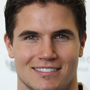 Robbie Amell Age, Height, Weight, Birthday - AgeCalculator.Me